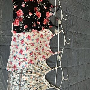 Junior girls bundle of 3 used spaghetti strap floral tank tops, size XS